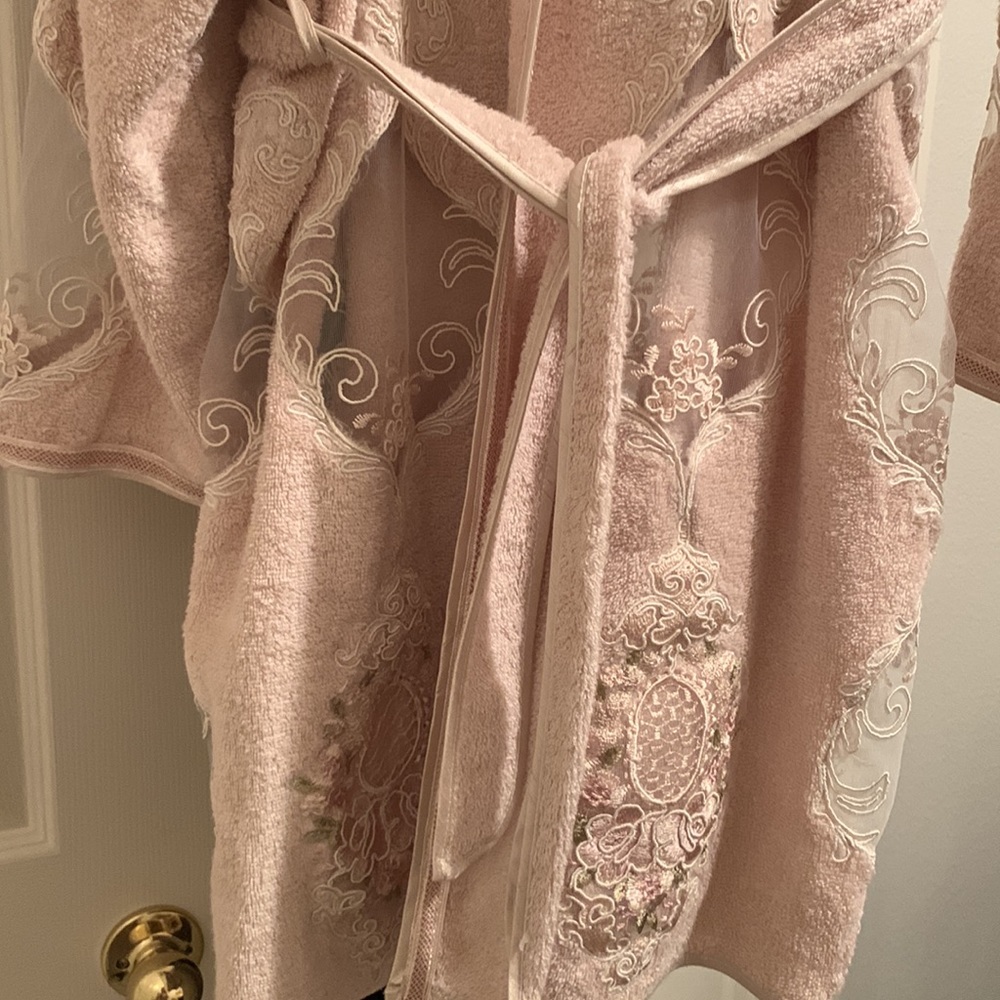 Tovel Robes - Picture 2 of 5